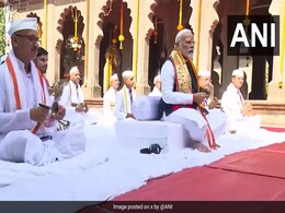 Watch: PM Modi Plays Cymbals At Nashik Temple As Priests Sing Ram Bhajan Watch: PM Modi Plays Cymbals At Nashik Temple As Priests Sing Ram Bhajan