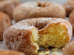 Last-Minute Guests? Try This Quick and Easy Air Fryer Doughnuts Recipe Last-Minute Guests? Try This Quick and Easy Air Fryer Doughnuts Recipe