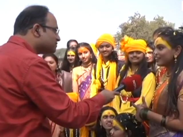 नासिक: प्रधानमंत्री के रोड शो में आए एक डांस ग्रुप से NDTV ने की खास बात