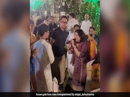 बेटी आइरा की शादी में एक्स वाइफ संग 'प्यारी बहनिया बनेगी दुल्हनिया' गाने पर आमिर खान ने किया जमकर डांस, देखें वीडियो बेटी आइरा की शादी में एक्स वाइफ संग 'प्यारी बहनिया बनेगी दुल्हनिया' गाने पर आमिर खान ने किया जमकर डांस, देखें वीडियो