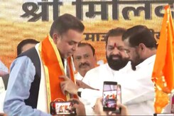 Milind Deora Quits Congress, Joins Eknath Shinde-Led Shiv Sena Milind Deora Quits Congress, Joins Eknath Shinde-Led Shiv Sena