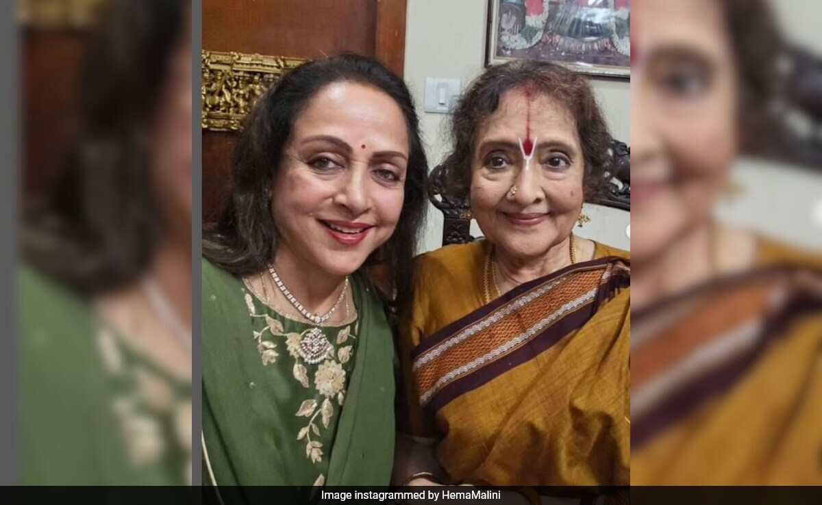 When Hema Malini Met Her "Role Model" Vyjayanthimala In Chennai: "She Talks Dance, Lives Dance"