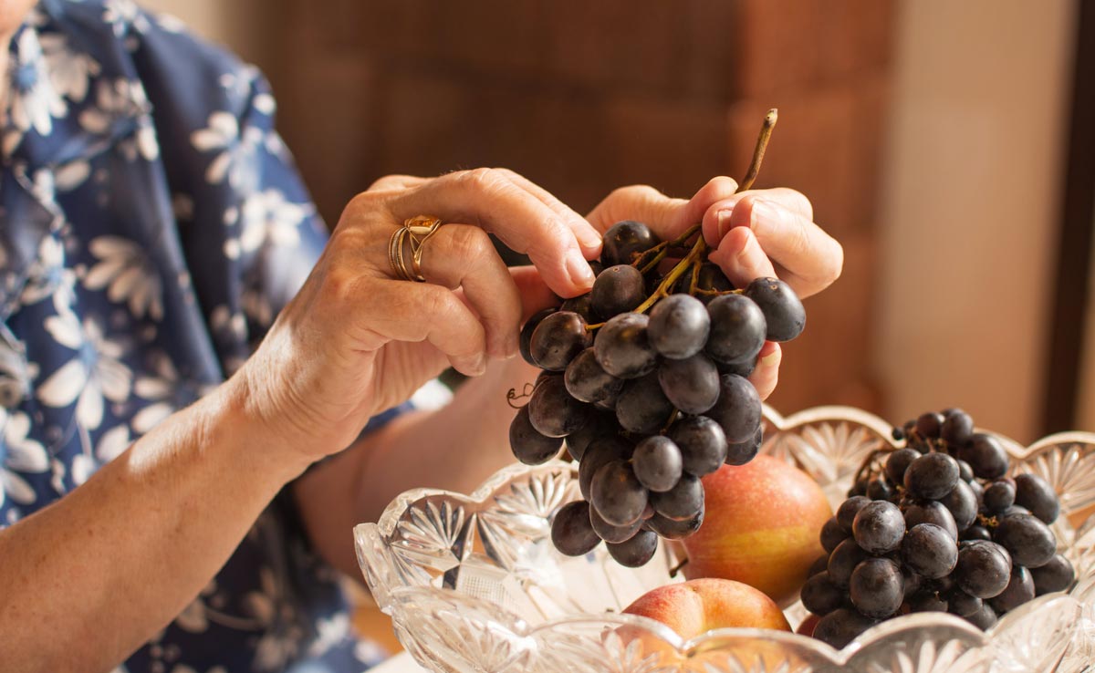 चाहते हैं चेहरे पर समय से पहले ना दिखें झुर्रियां, तो इन एंटी-एजिंग फूड्स को खाना कर दीजिए शुरू 