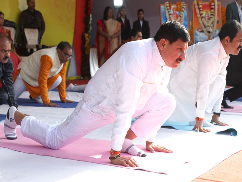 राष्ट्रीय युवा दिवस : CM मोहन यादव ने किया सूर्य नमस्कार, महाकाल नगरी से 5 लाख लड्डुओं का प्रसाद जाएगा अयोध्या