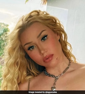 Iggy Azalea Suffers Awkward Wardrobe Malfunction Live On N3ONs Stream As She Adjusts Her Dress