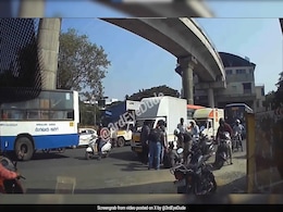 टैंपो वाले ने मारी टक्कर, बाइक लेकर सड़क पर गिरा शख्स, फिर लोगों ने जो किया, अब ऐसा कम ही होता है टैंपो वाले ने मारी टक्कर, बाइक लेकर सड़क पर गिरा शख्स, फिर लोगों ने जो किया, अब ऐसा कम ही होता है