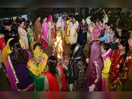Lohri 2024: क्यों मनाया जाता है लोहड़ी का त्योहार? क्या आप जानते हैं आग में क्यों डालते हैं रेवड़ी और मूंगफली Lohri 2024: क्यों मनाया जाता है लोहड़ी का त्योहार? क्या आप जानते हैं आग में क्यों डालते हैं रेवड़ी और मूंगफली