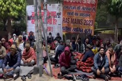 RAS मेंस की तारीख पर बवाल कड़ाके की ठंड में भी धरना जारी RAS मेंस की तारीख पर बवाल कड़ाके की ठंड में भी धरना जारी