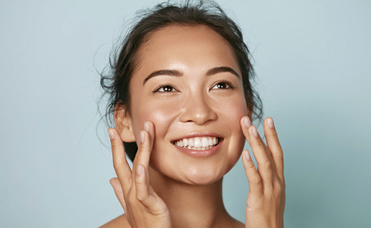 सोने से पहले चेहरे पर लगा ली यह एक चीज, तो त्वचा पर नहीं नजर आएगा कोई दाग-धब्बा 