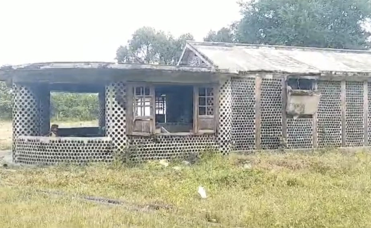 शराब की बोतलों से बना अनोखा बोतल हाउस, विलुप्त होने की कगार पर 100 साल पुरानी कारीगरी