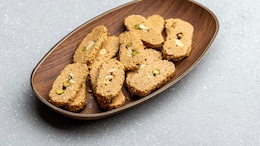 Lohri 2024: Make Your Lohri Celebrations Sweeter With Homemade Rajgira Chikki (Recipe Inside)