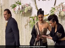 दो एक्ट्रेसेस खिचवां रही थीं फोटो, बीच में आ गए धर्मेंद्र, मजेदार वीडियो वायरल दो एक्ट्रेसेस खिचवां रही थीं फोटो, बीच में आ गए धर्मेंद्र, मजेदार वीडियो वायरल