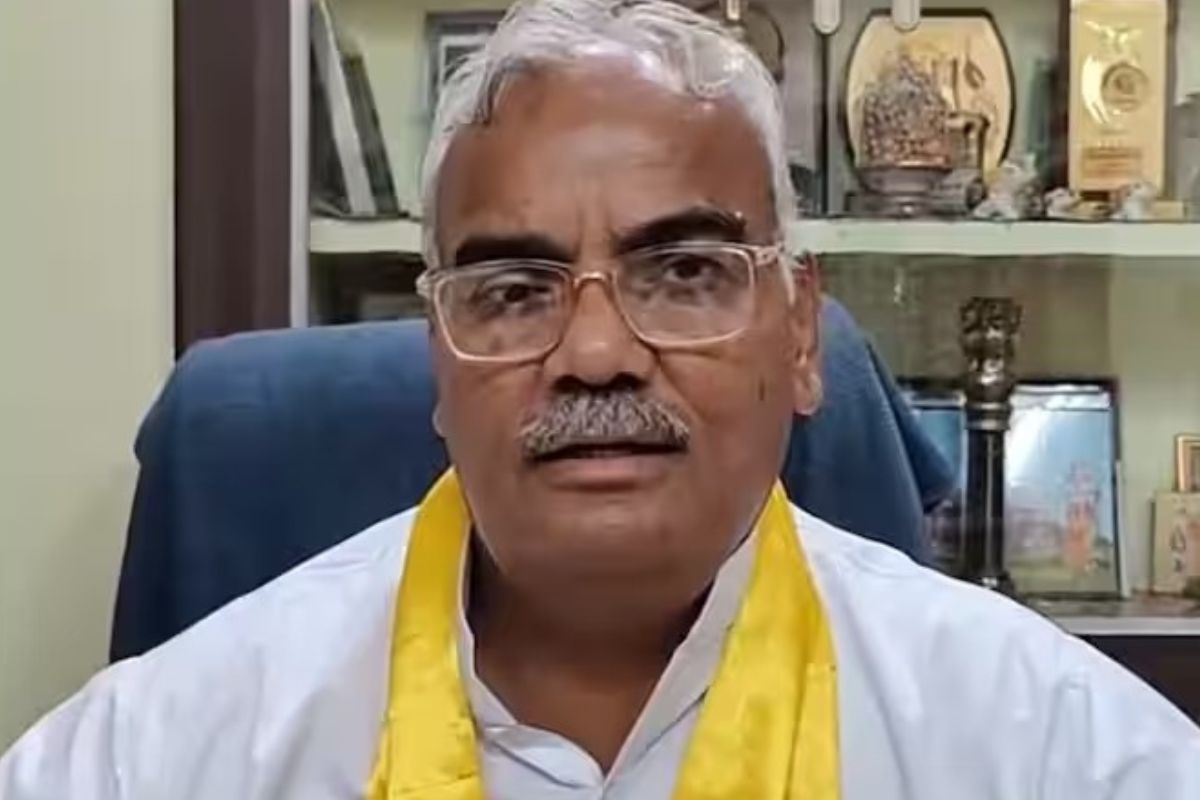 Madan Dilawar: कोटा में स्टूडेंट्स के सुसाइड पर शिक्षा मंत्री मदन दिलावर का बड़ा बयान, प्यार में असफलता और माता-पिता का दबाव भी है जिम्मेदार Madan Dilawar: कोटा में स्टूडेंट्स के सुसाइड पर शिक्षा मंत्री मदन दिलावर का बड़ा बयान, प्यार में असफलता और माता-पिता का दबाव भी है जिम्मेदार