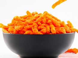 VIDEO: कुरकुरेसाठी मारहाण, मुलाचा थेट पोलिसांना फोन; पुढे काय झालं? VIDEO: कुरकुरेसाठी मारहाण, मुलाचा थेट पोलिसांना फोन; पुढे काय झालं?