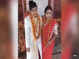 Lesbian Couple From Bengal Marries At UP Temple Lesbian Couple From Bengal Marries At UP Temple