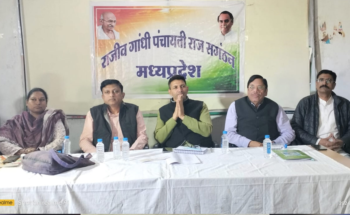 संगठन में ग्राम पंचायत तक महिलाओं की भागीदारी सुनिश्चित हो और उनको पूरा सम्मान मिले : जीतू पटवारी