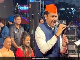 VIDEO:  'जागो तो एक बार हिंदू जागो...',  महाराष्ट्र के डिप्टी CM देवेंद्र फडणवीस ने गाया राम जन्मभूमि आंदोलन का गीत VIDEO:  'जागो तो एक बार हिंदू जागो...',  महाराष्ट्र के डिप्टी CM देवेंद्र फडणवीस ने गाया राम जन्मभूमि आंदोलन का गीत