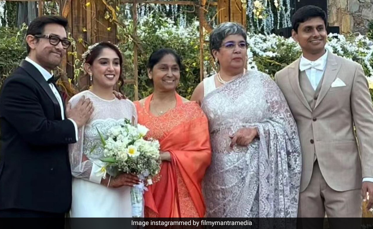 Mothers Of The Bride And Groom Reena Dutta And Pritam Shikhare Looked Sophisticated In Their Glorious <i>Sarees</i>