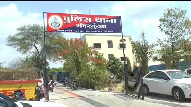इंदौर में बदमाशों के हौसले बुलंद ! धारदार हथियारों से&nbsp;सरेआम युवक पर किए ताबड़तोड़ वार&nbsp;