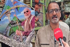 पीएम मोदी की तस्वीरों वाली पतंगों से गुलजार है अजमेर का बाजार पीएम मोदी की तस्वीरों वाली पतंगों से गुलजार है अजमेर का बाजार
