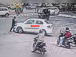 जोधपुर: ट्रैफिक पुलिस को रेड सिग्नल पर कार रोकना पड़ा भारी, 400 मीटर तक घसीट ले गया ड्राईवर जोधपुर: ट्रैफिक पुलिस को रेड सिग्नल पर कार रोकना पड़ा भारी, 400 मीटर तक घसीट ले गया ड्राईवर