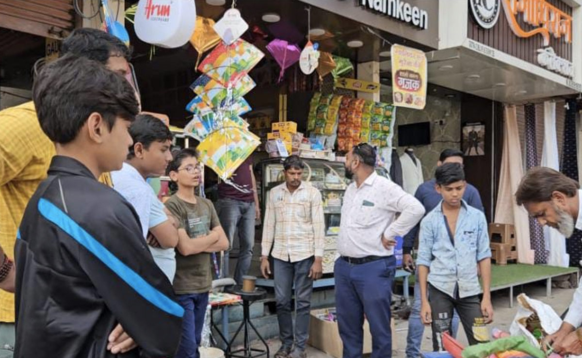 रतलाम में मकर संक्रांति को लेकर उत्साह चरम पर, पीएम मोदी की तस्वीर वाली पतंग हुई आउट ऑफ स्टॉक