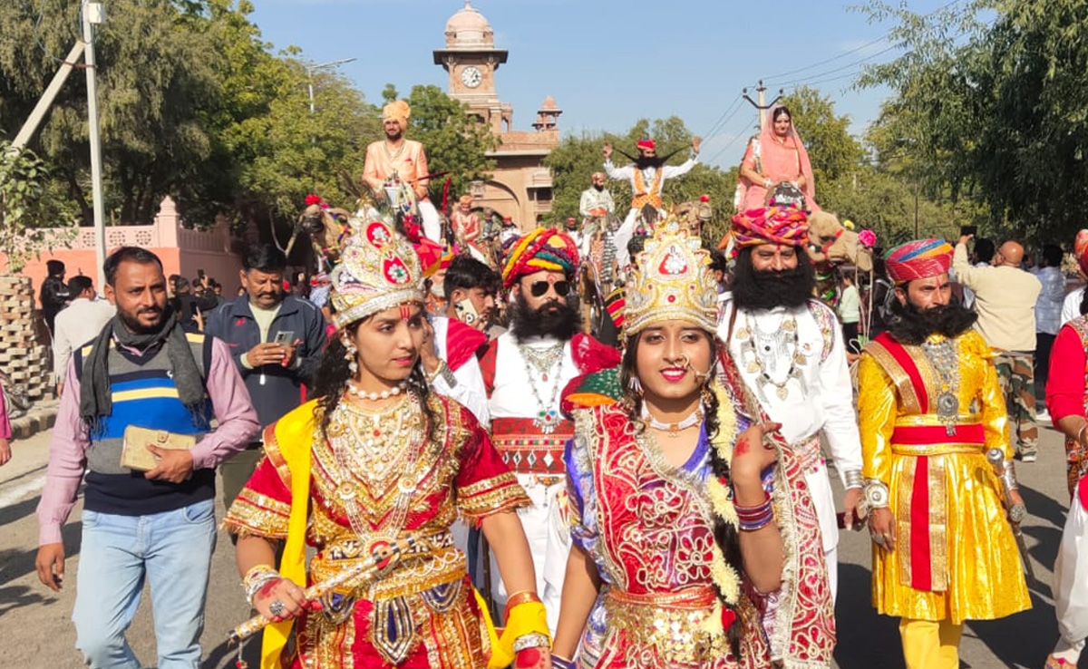 बीकानेर में तीन दिवसीय अन्तरराष्ट्रीय ऊंट महोत्सव का रंगारंग आगाज, देशी धुन पर जमकर नाचे विदेशी