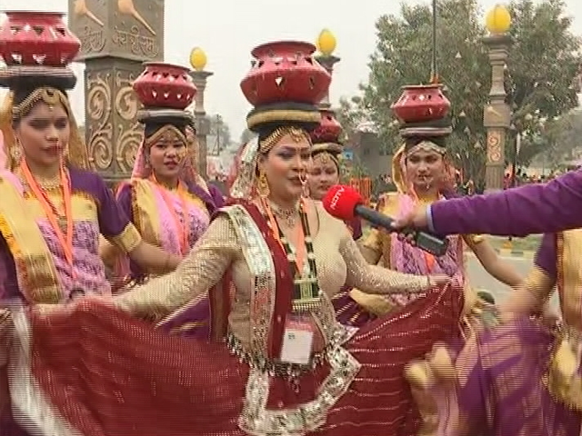 राम मंदिर प्राण प्रतिष्ठा: प्रयागराज की महिला कलाकारों ने किया पारंपरिक लोक नृत्य