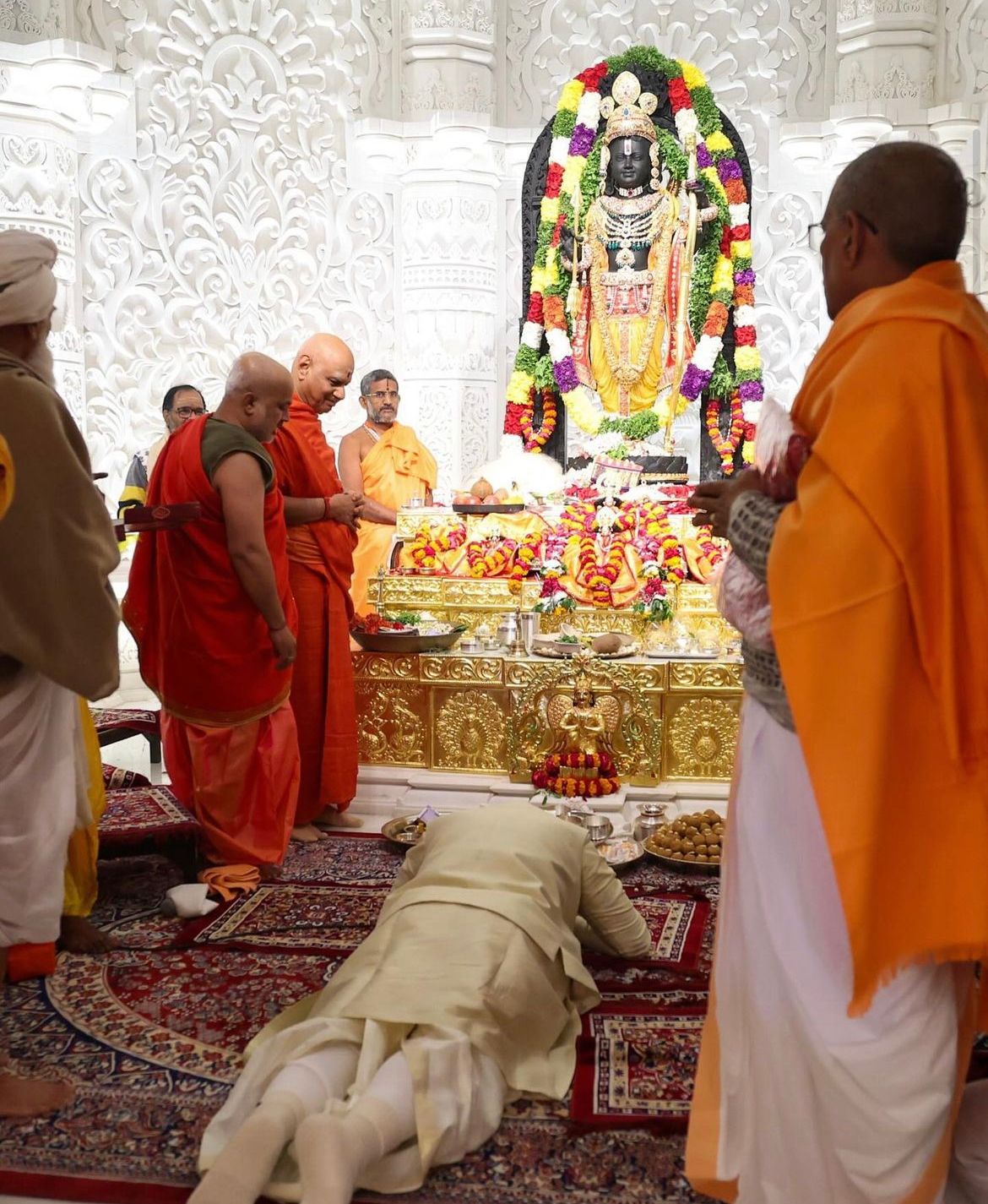 Ram Mandir में पीएम मोदी ने किया साष्टांग प्रणाम, इस योग मुद्रा के हैं कई फायदे, जानिए यहां