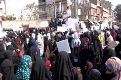 हिजाब विवाद पर बोली छात्राएं- 'बालमुकुंद जी आकर माफी मांगे' हिजाब विवाद पर बोली छात्राएं- 'बालमुकुंद जी आकर माफी मांगे'