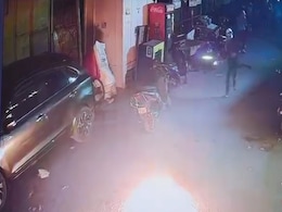 Video: दिल्ली के आदर्श नगर में बदमाशों के बीच झगड़ा, फायरिंग की और पेट्रोल बम फेंके Video: दिल्ली के आदर्श नगर में बदमाशों के बीच झगड़ा, फायरिंग की और पेट्रोल बम फेंके