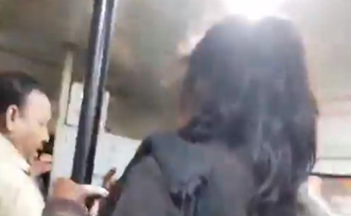 Video: Drunk Hyderabad Woman Assaults Conductor, Abuses People On Bus