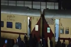 भोपाल आ रही पैसेंजर ट्रेन के 2 डिब्बे कोटा जंक्शन के पास पटरी से उतरे, बचाव कार्य जारी भोपाल आ रही पैसेंजर ट्रेन के 2 डिब्बे कोटा जंक्शन के पास पटरी से उतरे, बचाव कार्य जारी