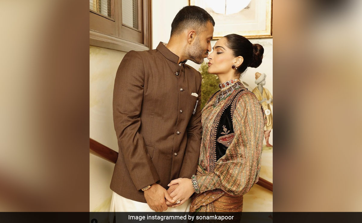 Mush Alert: Sonam Kapoor To Husband Anand Ahuja - "Married A Perfect Gentleman"