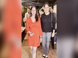 Sara Tendulkar's Bright Red Date Night Dress Is A Fresh Break From The Black Dress Fatigue Sara Tendulkar's Bright Red Date Night Dress Is A Fresh Break From The Black Dress Fatigue