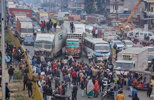 Chakkajam in Delhi NCR: दिल्ली-NCR में आज से 3 दिन चक्काजाम, ट्रक, टैक्सी-कैब की हड़ताल, जानें किन शहरों में पड़ेगा असर