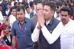 जीतू पटवारी का सीएम मोहन यादव पर तंज, कहा- 'मुंह नहीं कलम चलाने से चलती है सरकार' जीतू पटवारी का सीएम मोहन यादव पर तंज, कहा- 'मुंह नहीं कलम चलाने से चलती है सरकार'