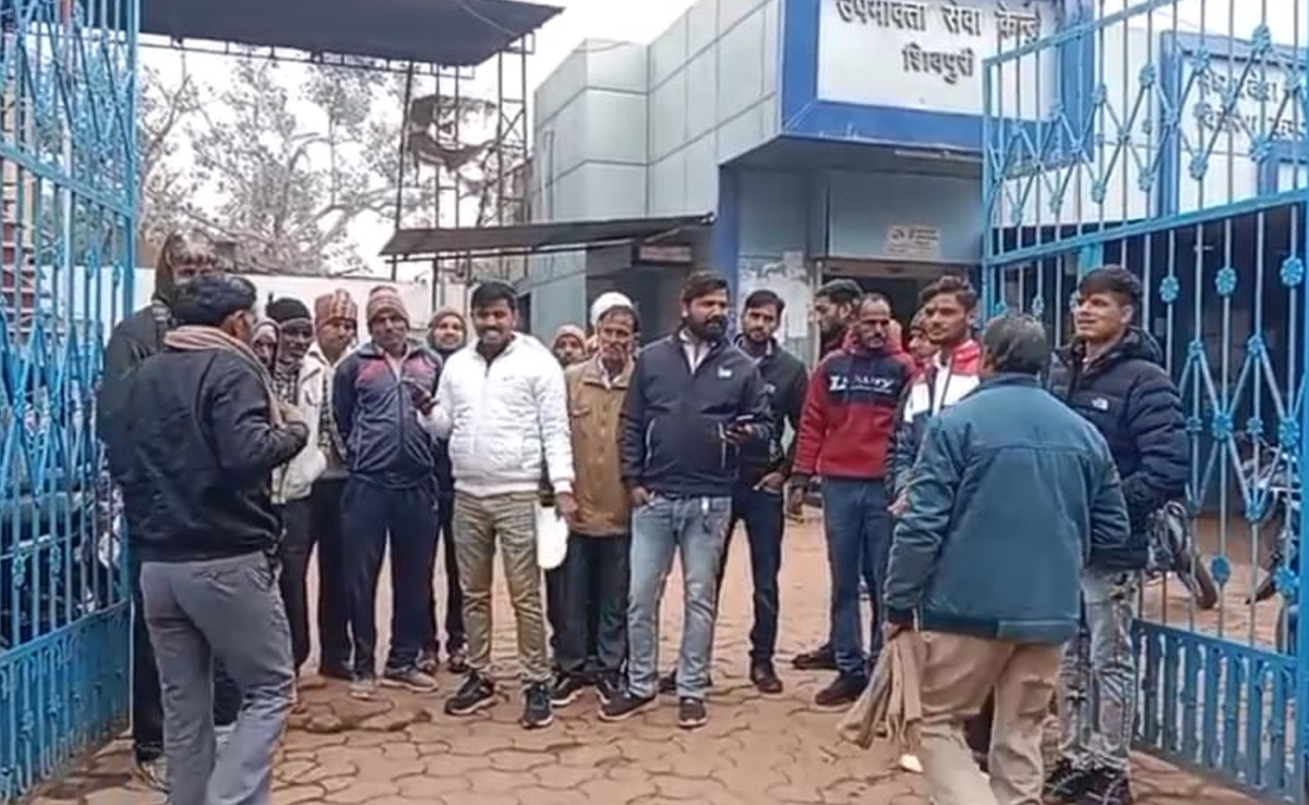 22 दिनों से नहीं आई लाइट, कोई नहीं ले रहा खराब ट्रांसफार्मर की सुध, लोगों का फूटा गुस्सा