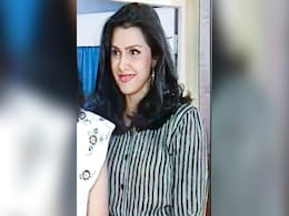 नीली आंखों वाली लड़की के नाम से मशहूर थी 'स्वाभिमान' की ये एक्ट्रेस, 29 साल बाद देख हक्के-बक्के रह गए फैन्स नीली आंखों वाली लड़की के नाम से मशहूर थी 'स्वाभिमान' की ये एक्ट्रेस, 29 साल बाद देख हक्के-बक्के रह गए फैन्स
