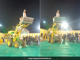 दूल्हे ने ट्रैक्टर वाले JCB से की धांसू एंट्री, लोगों ने लिए खूब मज़े, बोले- लड़का नगर पालिका में काम करता है! दूल्हे ने ट्रैक्टर वाले JCB से की धांसू एंट्री, लोगों ने लिए खूब मज़े, बोले- लड़का नगर पालिका में काम करता है!