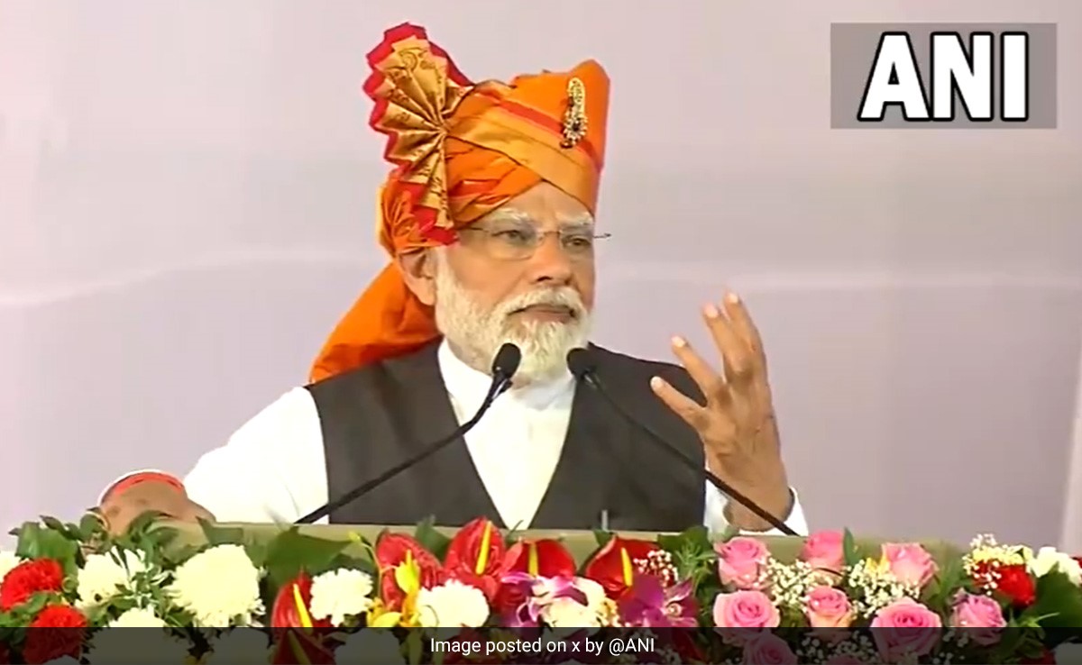 PM मोदी ने सोलापुर में किया 'अमृत 2.0' योजना का उद्घाटन, 15 हजार मजदूरों को सौंपी घर की चाबी
