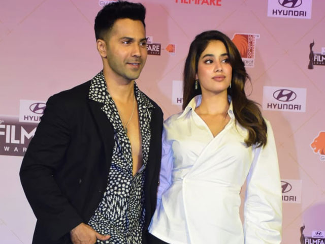 <i>Bawaal</i> Stars Janhvi Kapoor And Varun Dhawan Posed In Style