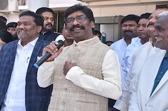 "झारखंड के लोगों का सम्मान मिट्टी...": हेमंत सोरेन के लापता होने पर निशिकांत दुबे का ट्वीट "झारखंड के लोगों का सम्मान मिट्टी...": हेमंत सोरेन के लापता होने पर निशिकांत दुबे का ट्वीट