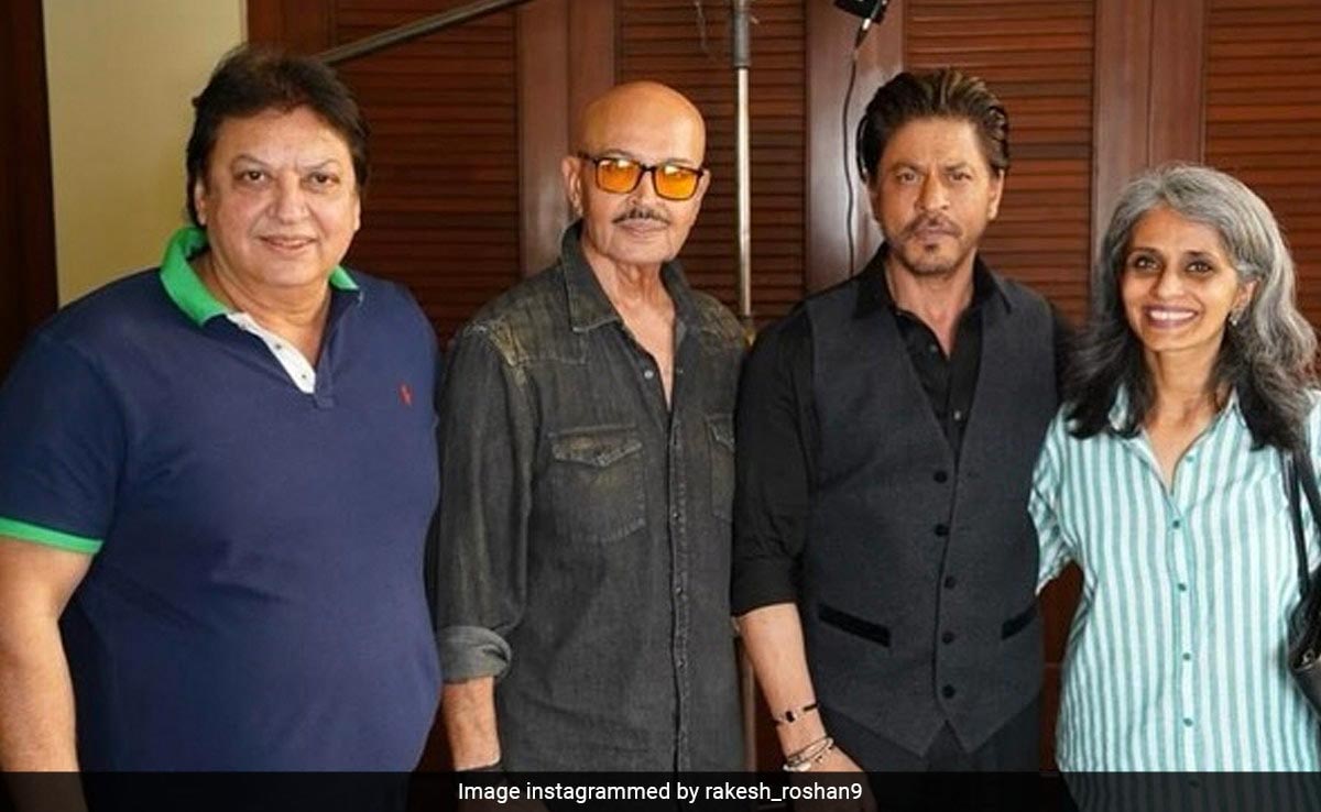 Bollywood News : 'द रोशन्स' में हुई शाहरुख खान की एंट्री, राकेश रोशन ने शेयर किया फोटो