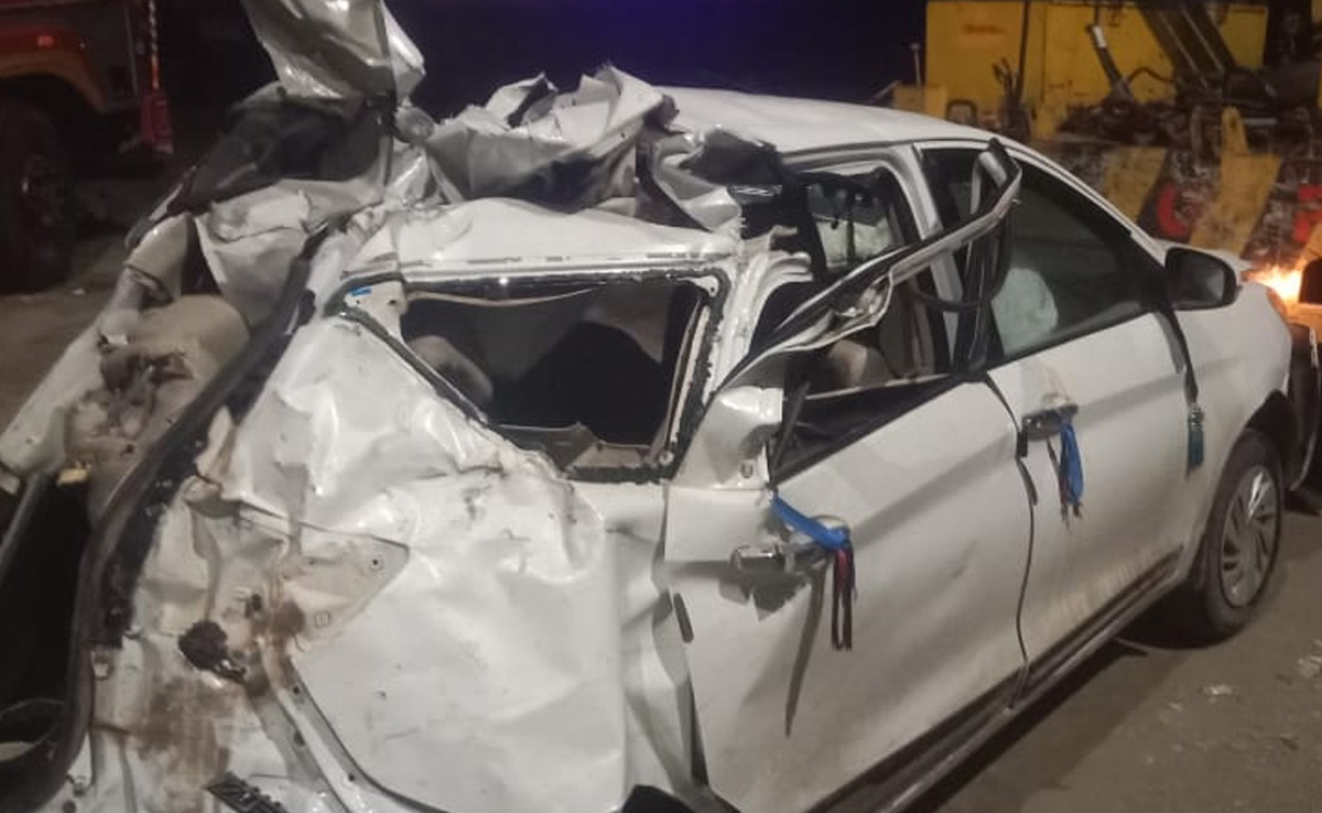 अनियंत्रित कार डिवाइडर से टकराई: शिवपुरी के NH 46 पर हादसा, 4 लोगों की मौत, 3 घायल