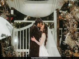 Josh Radnor, <i>How I Met Your Mother</i>'s Ted Mosby, Is Now Married. See Pics From The Wedding Josh Radnor, <i>How I Met Your Mother</i>'s Ted Mosby, Is Now Married. See Pics From The Wedding
