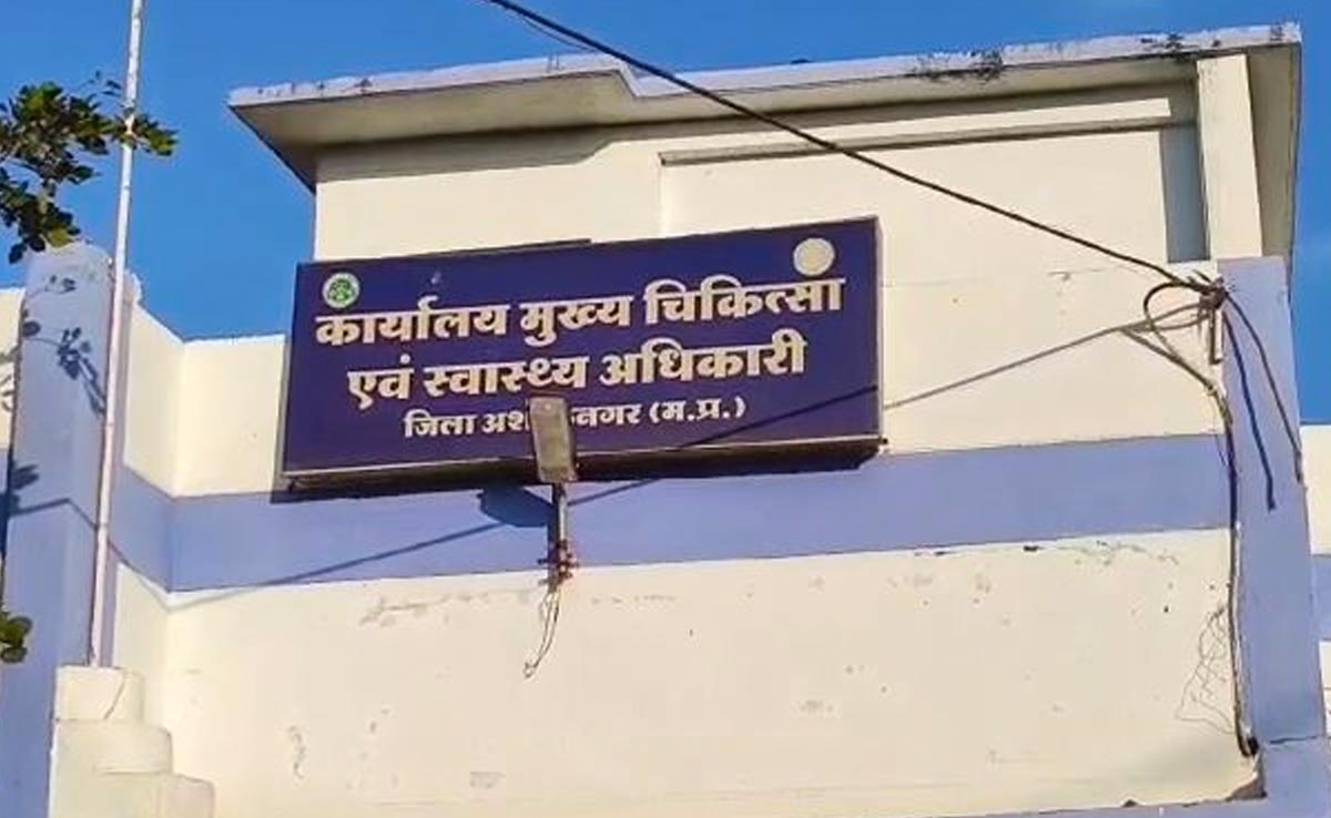 सरकारी डॉक्टरों का हाल: मरीज को बीमारी के नाम पर डराया, फिर प्राइवेट क्लीनिक में दिखाने को कहा, वीडियो वायरल