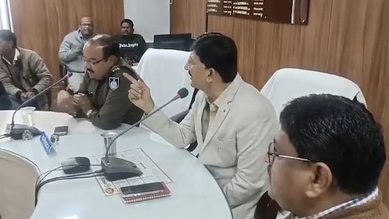 VIDEO:"तुम्हारी औकात क्या है..." अधिकारी के बयान पर हंगामा, विवाद बढ़ने के बाद कलेक्टर ने दी सफाई