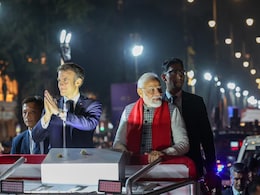 पीएम मोदी का जयपुर में फ्रांस के राष्ट्रपति एमैनुएल मैक्रों के साथ रोड शो, राम मंदिर की प्रतिकृति भेंट की पीएम मोदी का जयपुर में फ्रांस के राष्ट्रपति एमैनुएल मैक्रों के साथ रोड शो, राम मंदिर की प्रतिकृति भेंट की