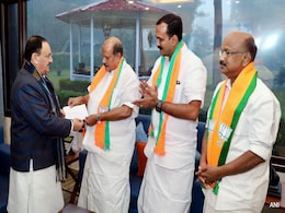 केरल के पी सी जार्ज ने BJP में विलय की अपनी पार्टी, केंद्रीय मंत्री चंद्रशेखर बोले - उन्हें PM पर है भरोसा केरल के पी सी जार्ज ने BJP में विलय की अपनी पार्टी, केंद्रीय मंत्री चंद्रशेखर बोले - उन्हें PM पर है भरोसा